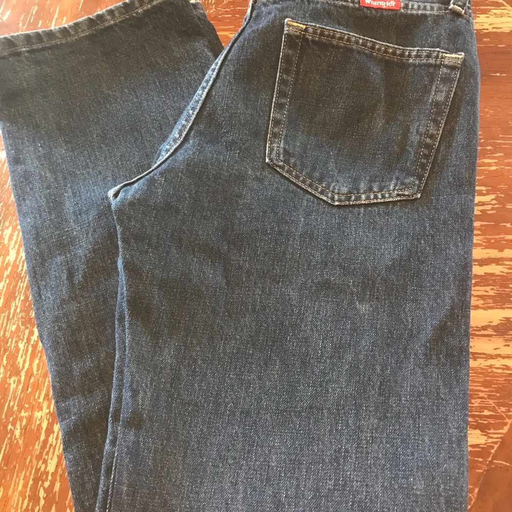 Men’s 30-30 straight fit Wrangler jean.